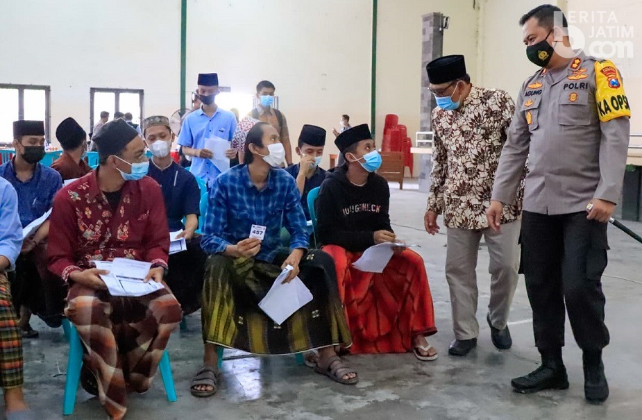 Santri Tambakberas Jombang Antusias Ikuti Vaksinasi Covid-19