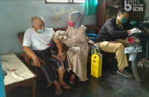 Lakukan Door to Door, Vaksinasi di Tajinan Malang Melonjak Naik