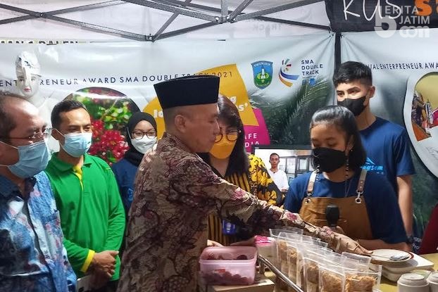 Program Double Track Sukses, Dindik Jatim Beri Penghargaan ke Siswa