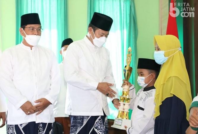 Bupati YES: Santri Sangat Berperan dalam Pengendalian Covid-19 di Lamongan