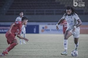 Pelatih Arema FC Puji Gol Rizky Dwi ke Gawang MU