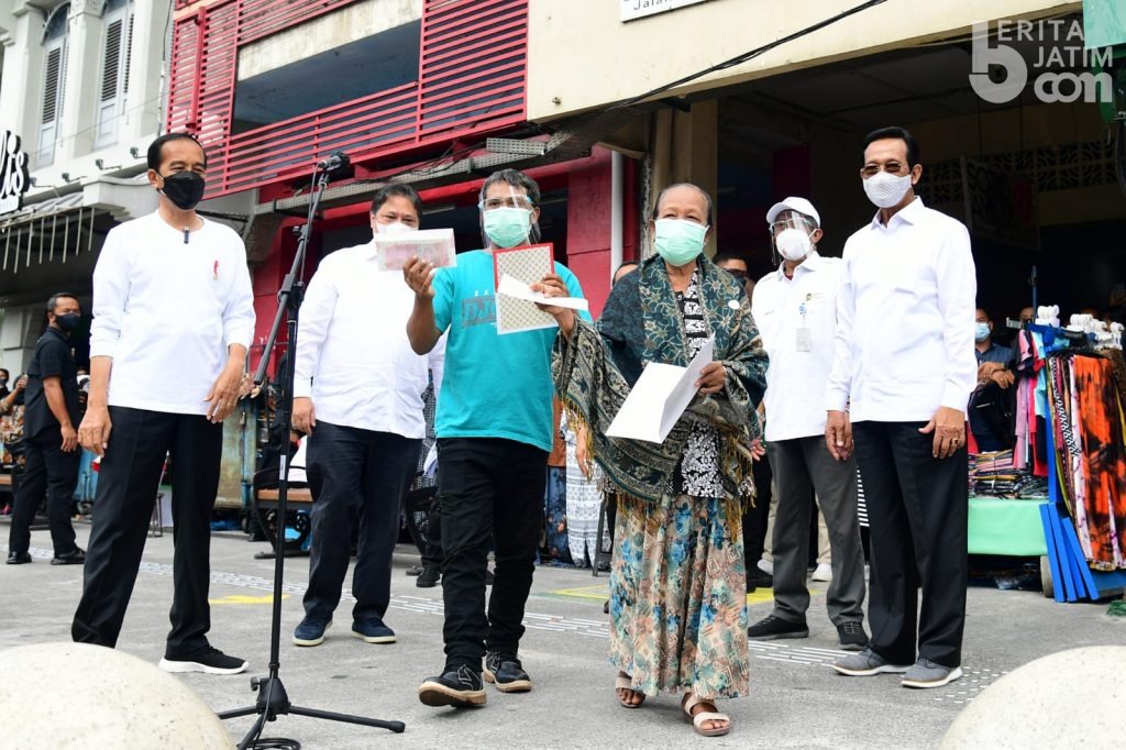Presiden Jokowi Resmikan Peluncuran Bantuan Tunai PKL Malioboro Yogyakarta