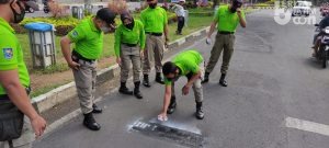 Coretan Vandalisme Wali Kota Malang Dibersihkan Satpol PP