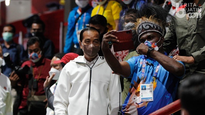 Beri Dukungan Atlet, Jokowi Saksikan Pertandingan Wushu