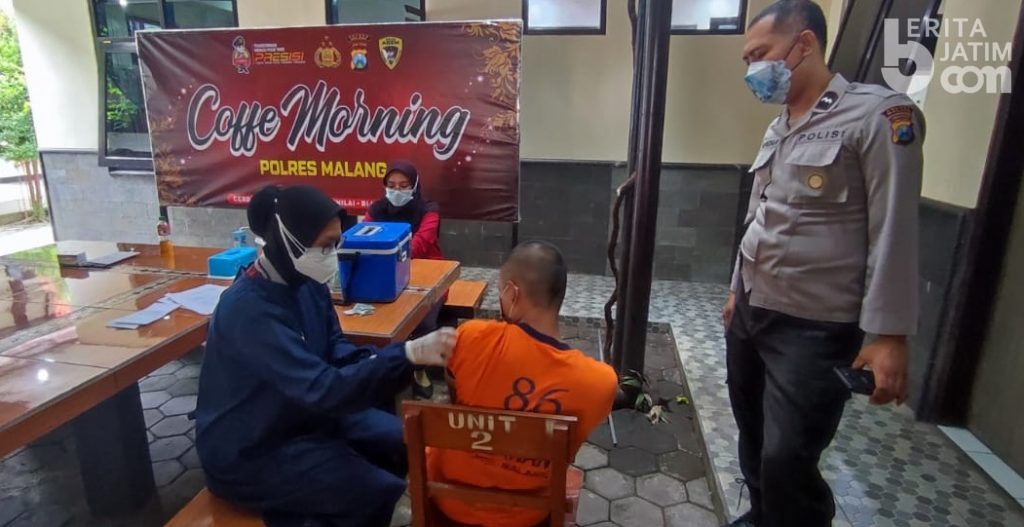 Puluhan Tahanan Polres Malang Jalani Vaksinasi