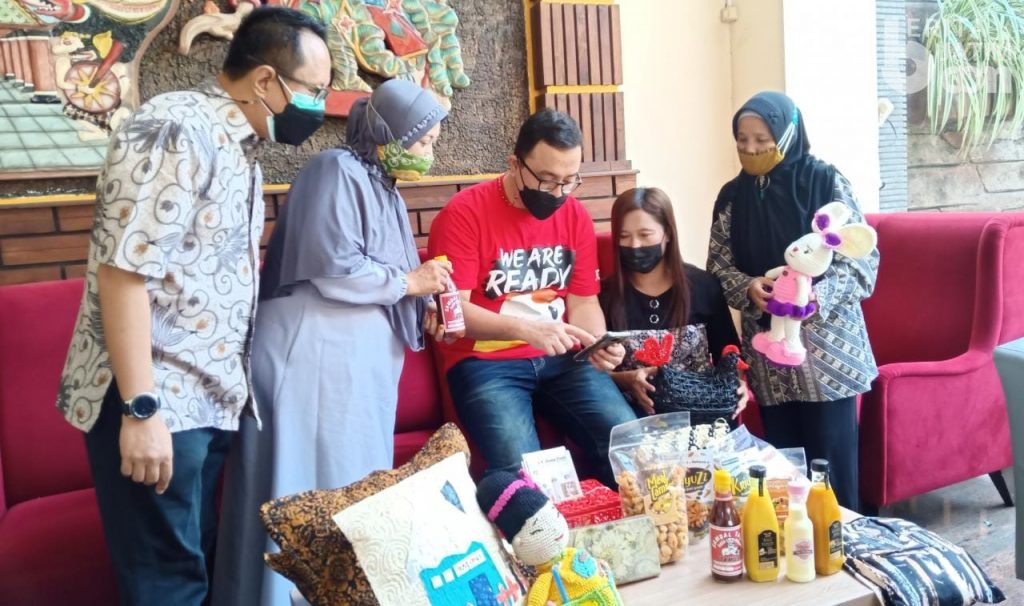 UMKM Kota Malang Belajar Edukasi Pemasaran Digital dan Layanan Logistik COD