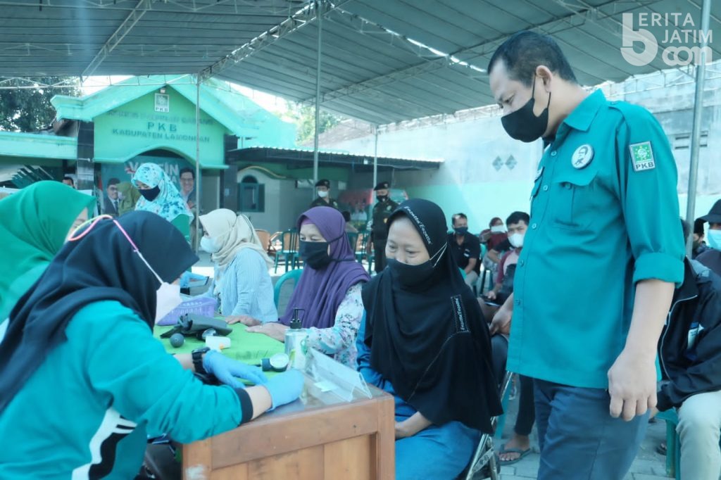 Vaksin Indonesia Bangkit, Gus Jazil dan DPC PKB Lamongan Gelontorkan Ribuan Vaksin