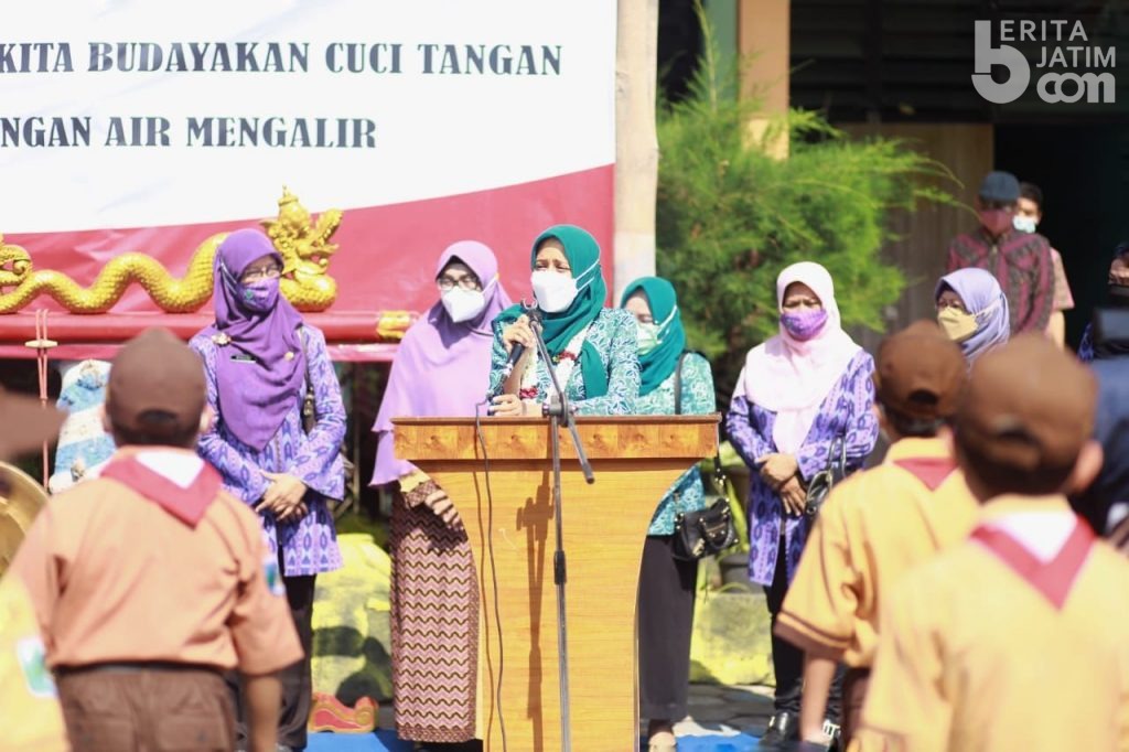 PKK Kota Kediri Beri Edukasi Murid SD dan MTs Pentingnya Cuci Tangan Pakai Sabun