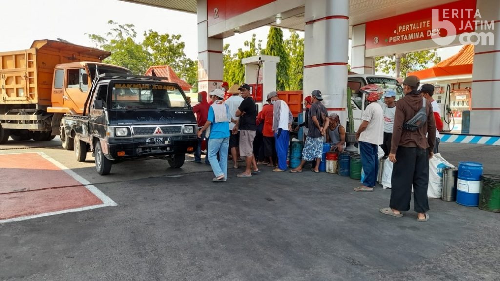 Solar Langka di Ngawi, Sopir Truk: Kami Sengsara
