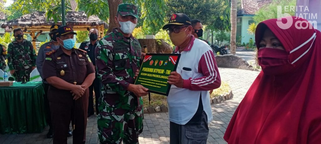 Salurkan BLT ke Pedagang, Dandim 0820 Probolinggo Harapkan Bantuan Tepat Sasaran