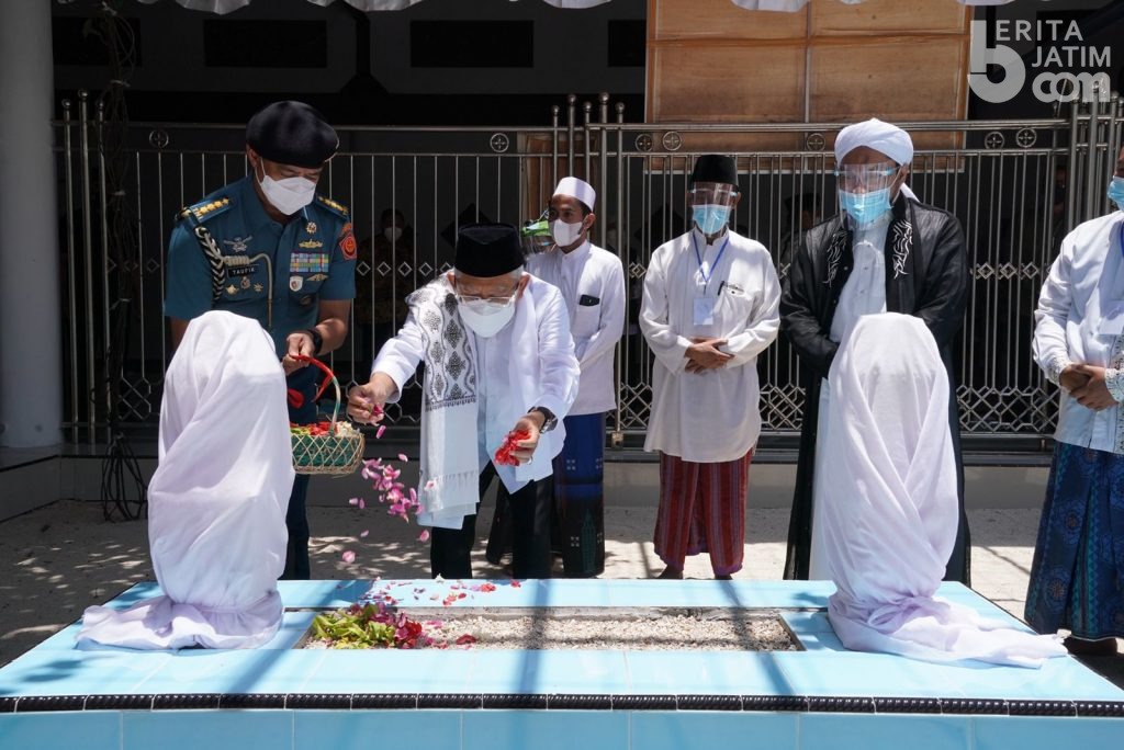 Wapres Ma’ruf Amin Ziarah ke Makam KHR As’ad Syamsul Arifin di Situbondo