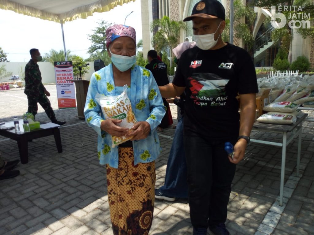 Senyum Asemah di Jumat Berkah