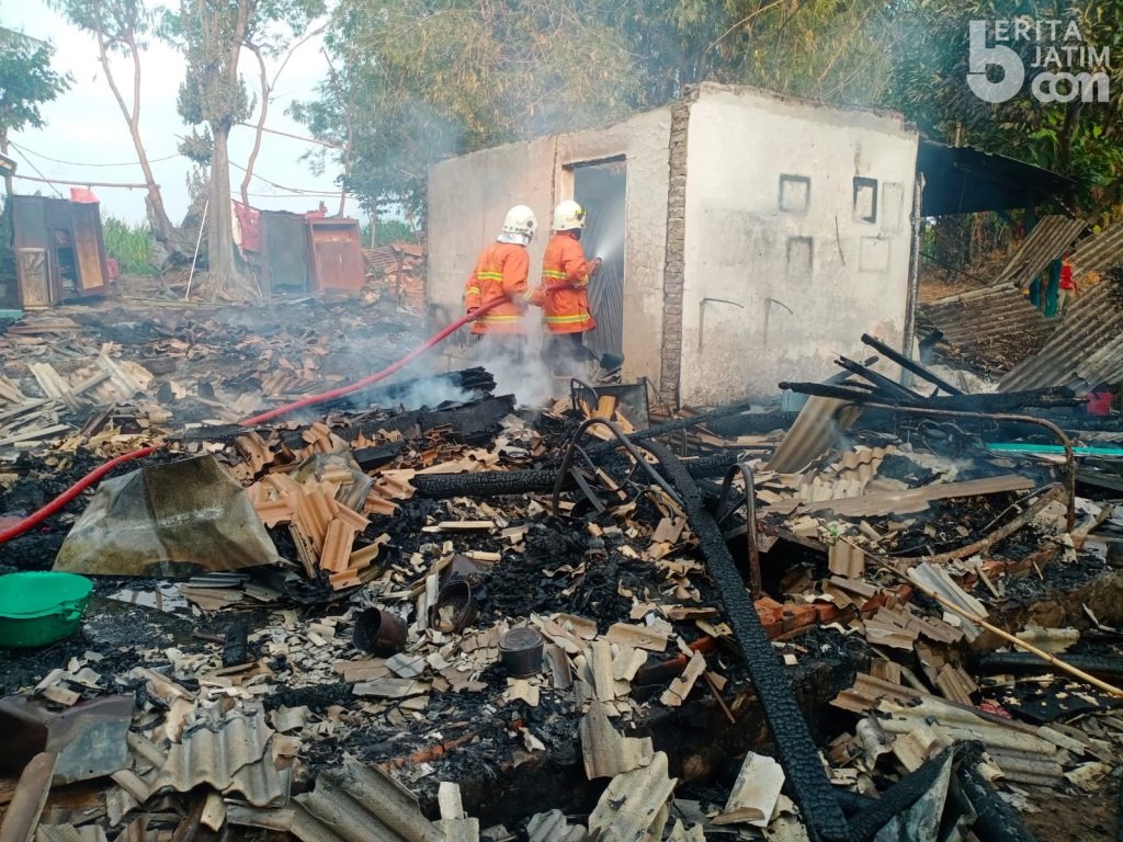 Lupa Matikan Kompor, 3 Rumah di Mojokerto Hangus Terbakar