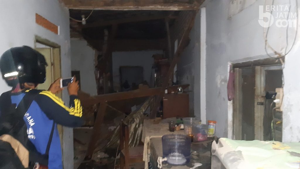 Diterjang Angin Kencang, Rumah Pasutri di Jagalan Mojokerto Ambruk
