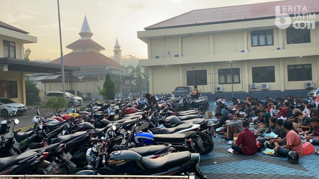 Razia Balap Liar di Mojokerto, Polisi Amankan 74 Sepeda Motor