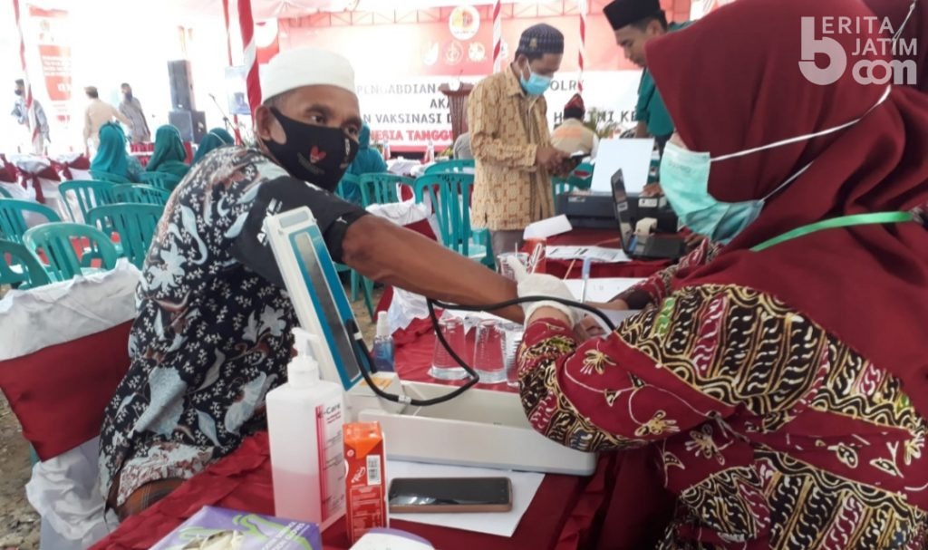 Proses Vaksinasi di Pamekasan Digelar Terpusat