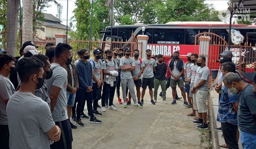 Uji Coba Madura FC Lawan Persikabpas Gagal Digelar