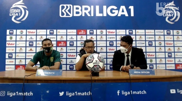 Aji Santoso Kecewa Kepemimpinan Wasit di Laga Lawan Persela