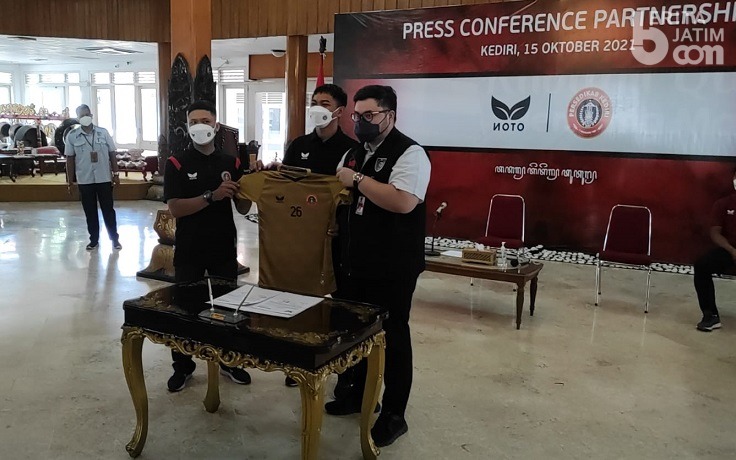 Persedikab Kediri Jalin Kerja Sama dengan Apparel Noto asal Jember