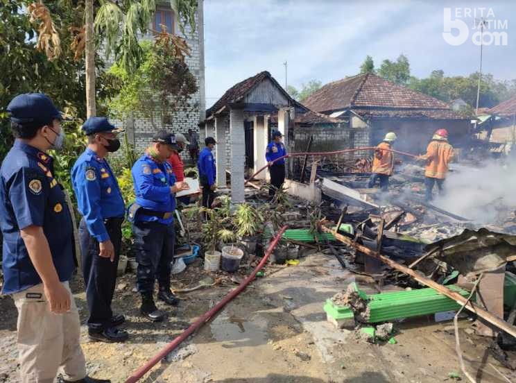 Dua Rumah Warga Lamongan Ludes Terbakar, Kerugian Ditaksir 100 Juta Lebih