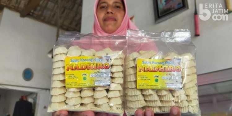 Pandemi Covid-19 Buat Pedagang Kue Satru Khas Pasuruan Menjerit