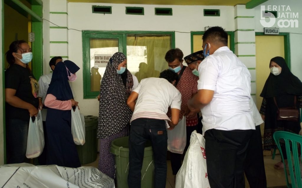 Cerita Sriani dan Sriamah di Kantor Desa Kepatihan Jombang