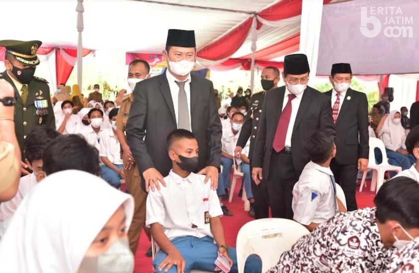 Lampaui Target Vaksinasi, Santri dan Siswa Lamongan Merata Divaksin