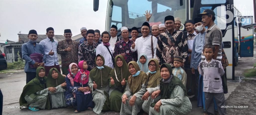 Ratusan Jemaah Dalailul Khairat Tambak Oso Berbaiat ke Ponpes Fathul Ulum Kwagean