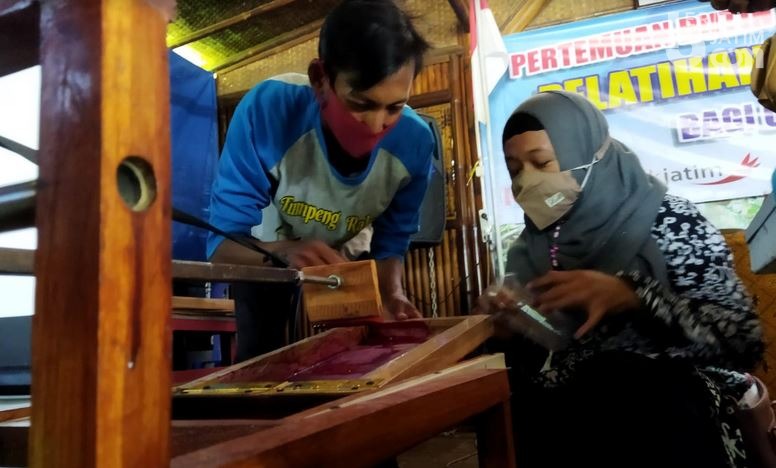 Pulihkan Ekonomi Akibat Pandemi Covid-19, Pelaku UMKM di Kediri Diberi Pelatihan Sablon
