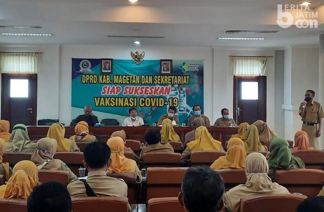 Puluhan GTT/ PTT K2 Geruduk DPRD Magetan, Ada Apa?