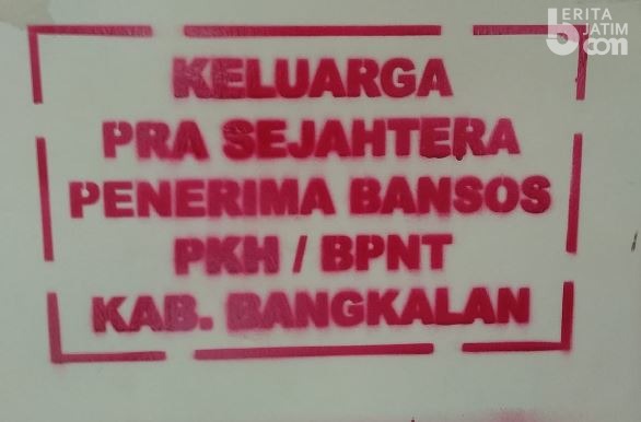 Rumah Penerima Bansos di Bangkalan Ditempeli Stiker