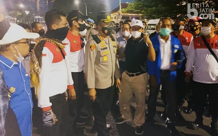 Demo Buruh di Grahadi Surabaya Bubarkan Diri