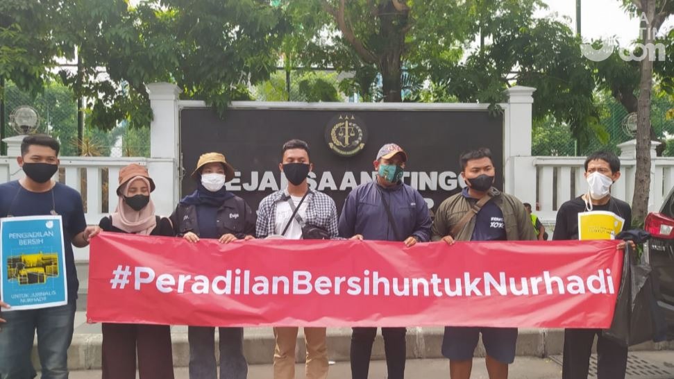 Dugaan Penganiayaan Jurnalis Tempo, AJI Demo Kejati dan Polda Jatim
