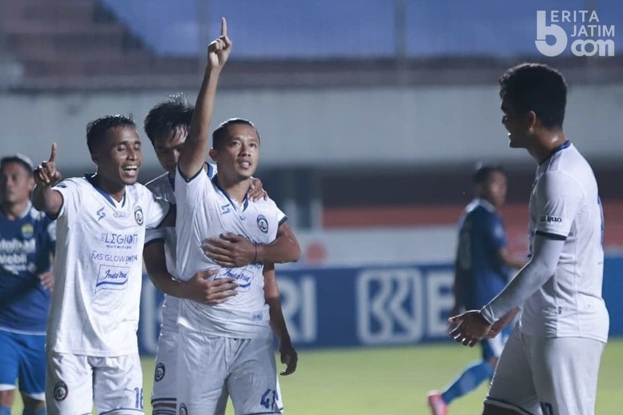 Presiden Arema FC Ingatkan Pemain Untuk Jaga Kehormatan Aremania
