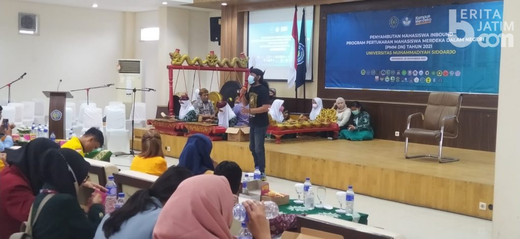 PSPB Umsida Sidoarjo Sambut Modul Nusantara dengan Jula-juli