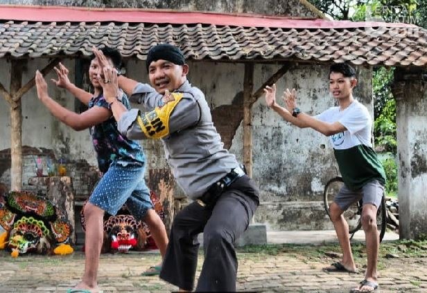 Sosok Agus Dalang, Anggota Polres Kediri Kota Pembina Sanggar Kesenian Jaranan Nusantara