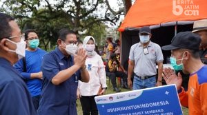 Petrokimia Gresik Beri Bantuan Sembako Korban Banjir Bandang Kota Batu dan Malang