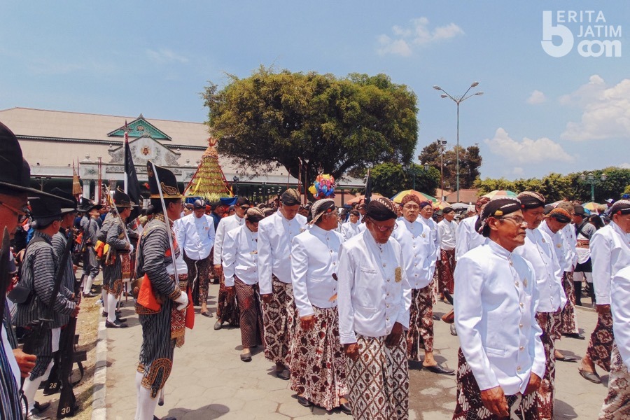 Mitoni, Tradisi Ritual Tujuh Bulanan Anak Pertama di Adat Jawa