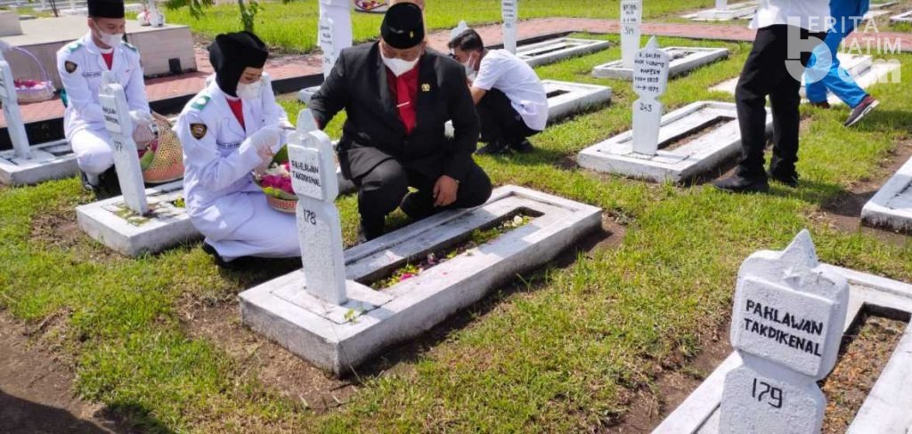 Wabup Kediri Bersama Jajaran Forkopimda Peringati Hati Pahlawan di TMP