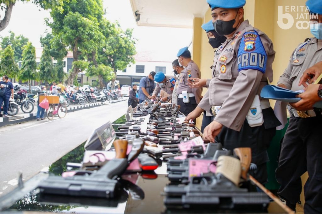 Tak Penuhi Syarat, 7 Senpi Milik Anggota Polres Jombang Ditarik