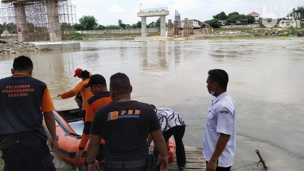 Perahu Penambangan Sungai Bengawan Solo Karam, Diperkirakan Berpenumpang 20 Orang