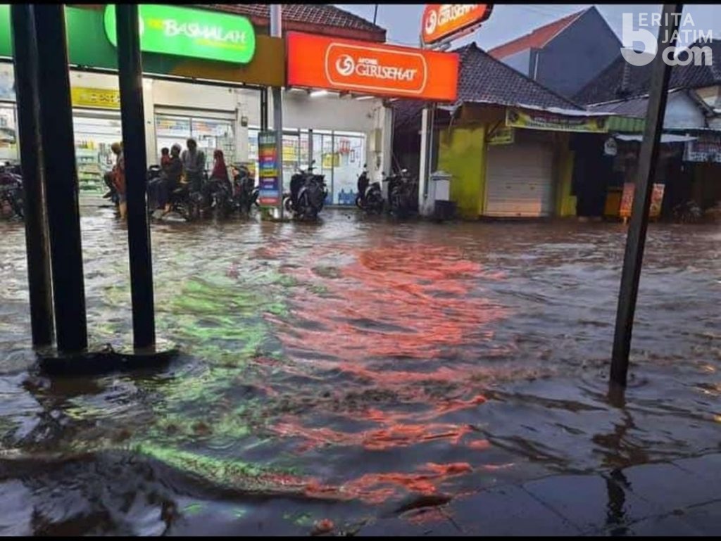 Banjir Setinggi Lutut Orang Dewasa Genangi Pondok Pesantren Sidogiri Pasuruan