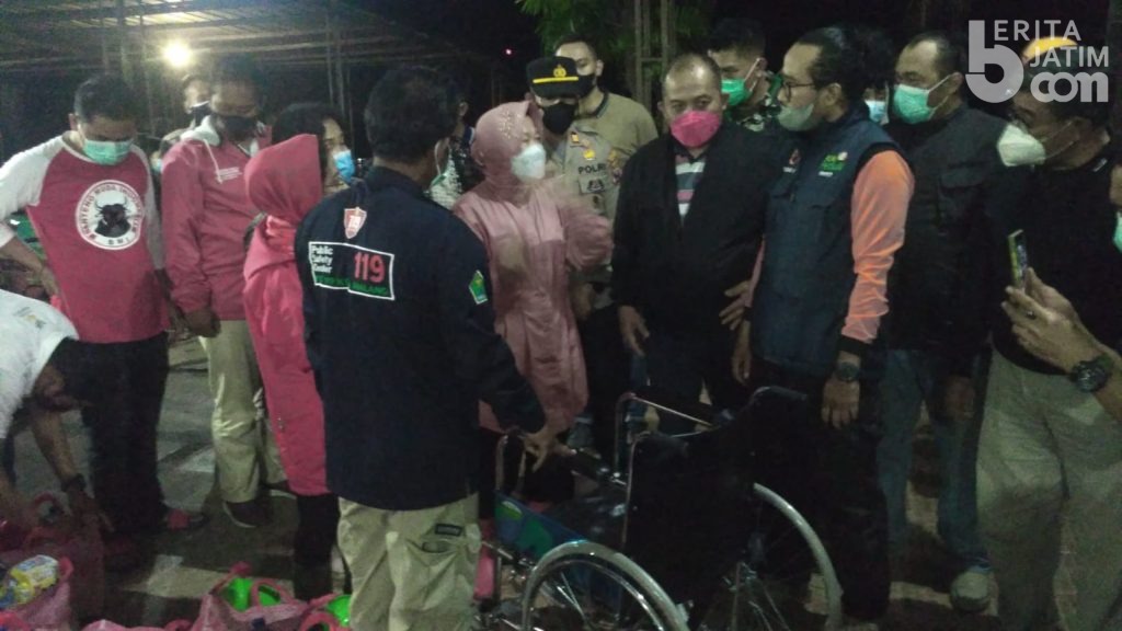 Korban Banjir Bandang Kota Batu Dapat Bantuan Rp15 Juta dari Mensos Risma