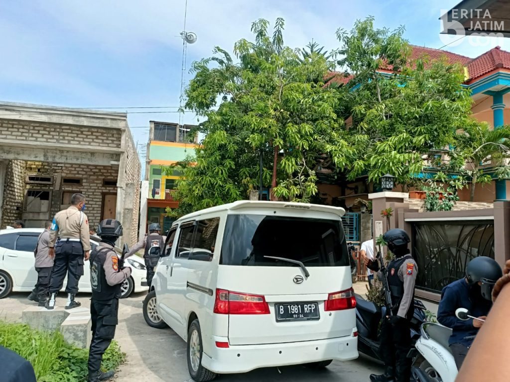 Densus 88 Tangkap dan Geledah Rumah Warga di Sumenep