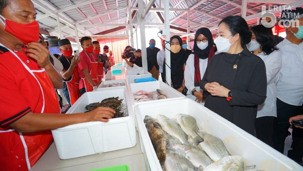 Ke Banyuwangi, Puan Maharani Santuni Anak Yatim dan Borong Ikan