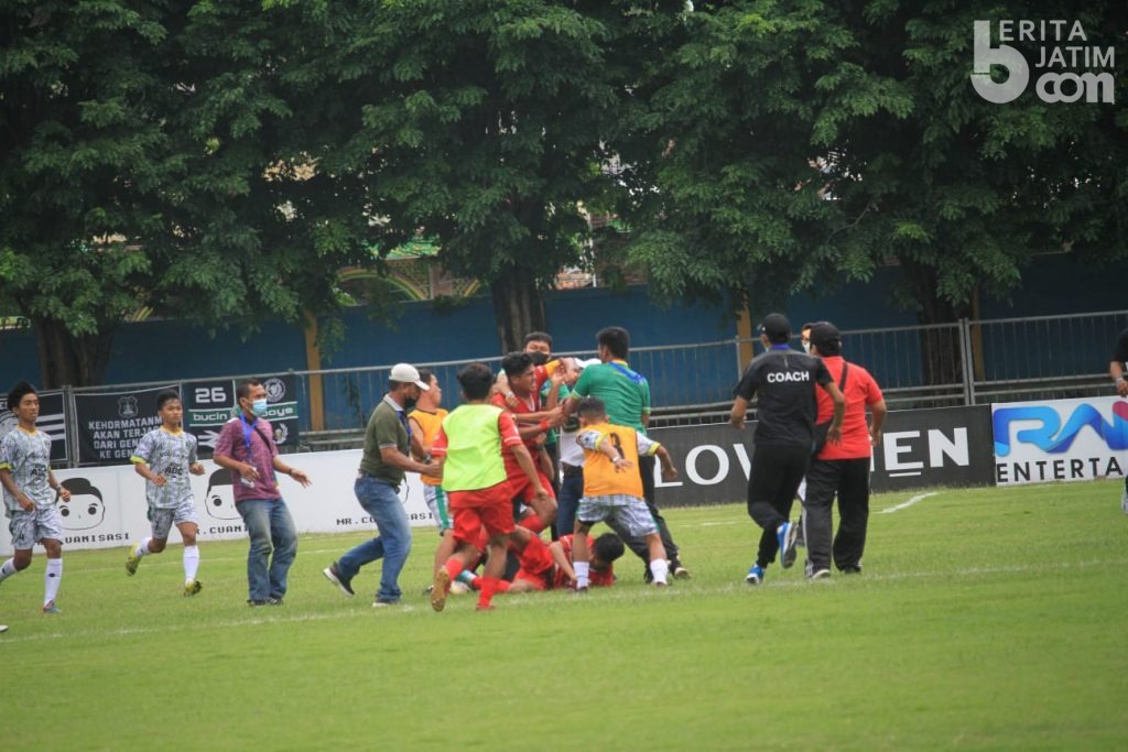 Ricuh di Stadion Untung Suropati Pasuruan, PSSI Jatim Denda Rp 20 Juta Terhadap AFA Syailendra