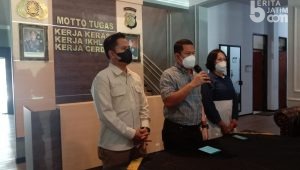 Tersangka Pencabulan dan Pengeroyokan Siswa SD di Malang, 6 Ditahan 1 Dipulangkan Kasat Reskrim Polresta Malang Kota Kompol Tinton Yuda Riambodo.