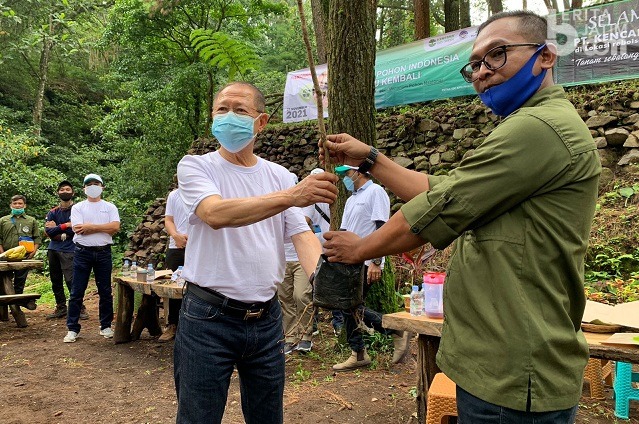 Kencana Group Tanam 1000 Pohon di Kaki Gunung Welirang