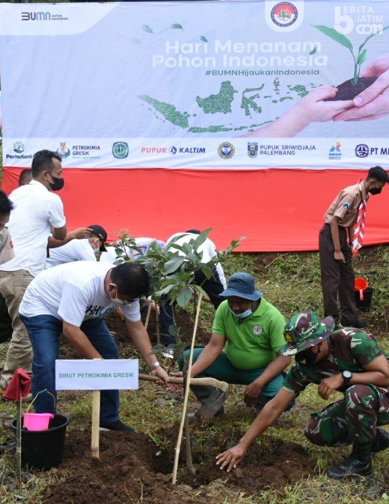 Petrokimia Dukung Gerakan BUMN Hijaukan Indonesia