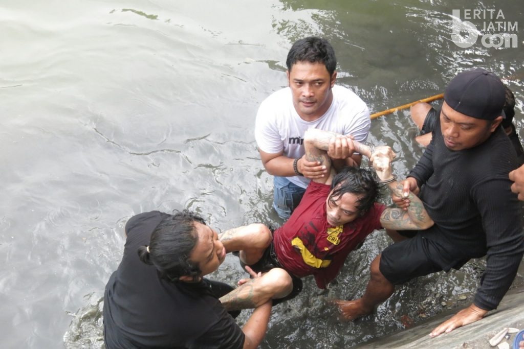Diduga Bandar Sabu, Hendak Ditangkap Kabur dan Cebur ke Sungai